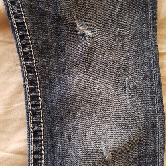 Silver Tuesday Distressed Blue Jean Capri Pants - Picture 3 of 13